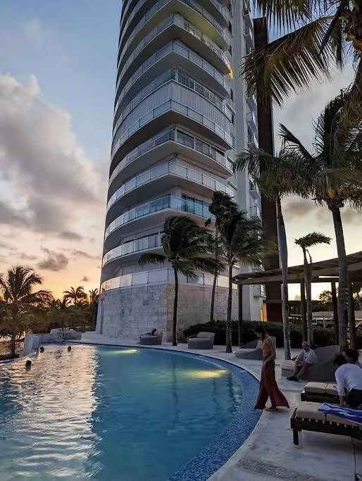 Peninsula Luxury Apartments With Ocean Front And Espectacular Views - No Pets Cancun